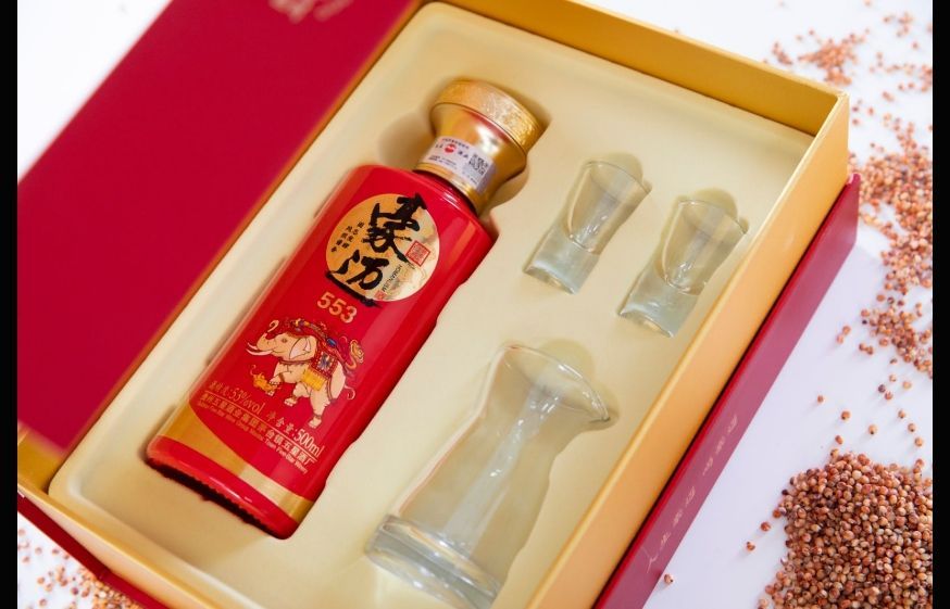 浓香与酱香:白酒的双壁,酿造与原料的奥秘